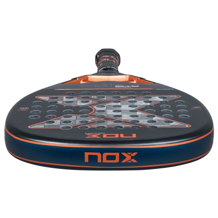 Detalle de la Pala NOX AT10 Genius Attack 18K