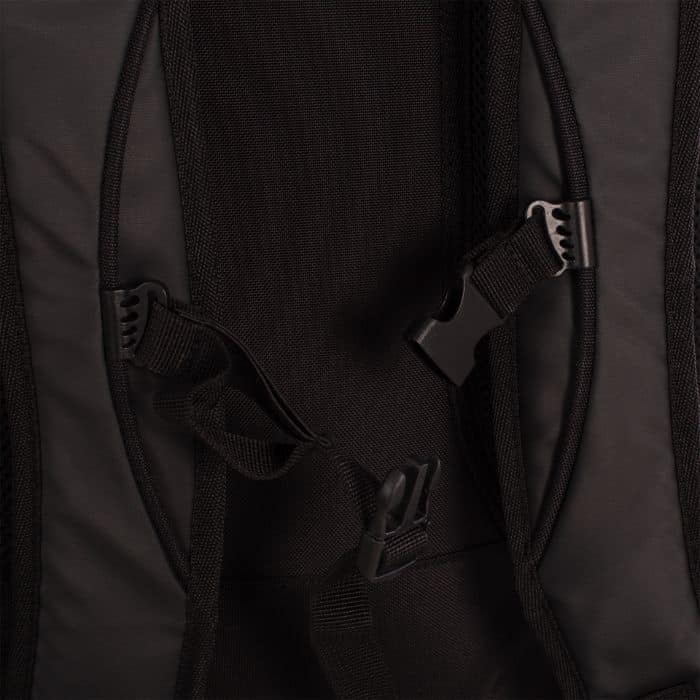 Detalle de la mochila Black Crown Urus Negra