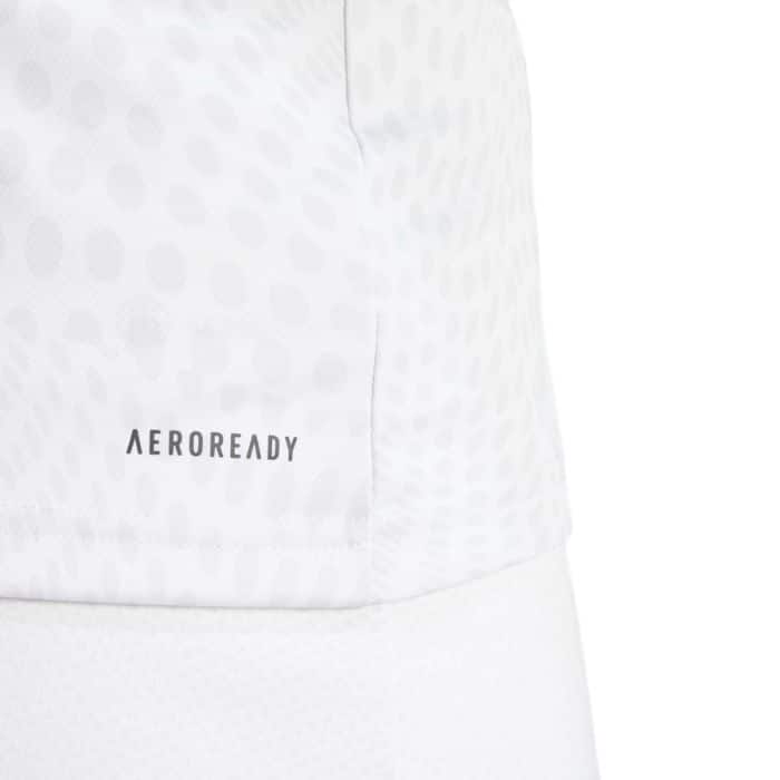 Detalle de la camiseta Adidas Club Graph