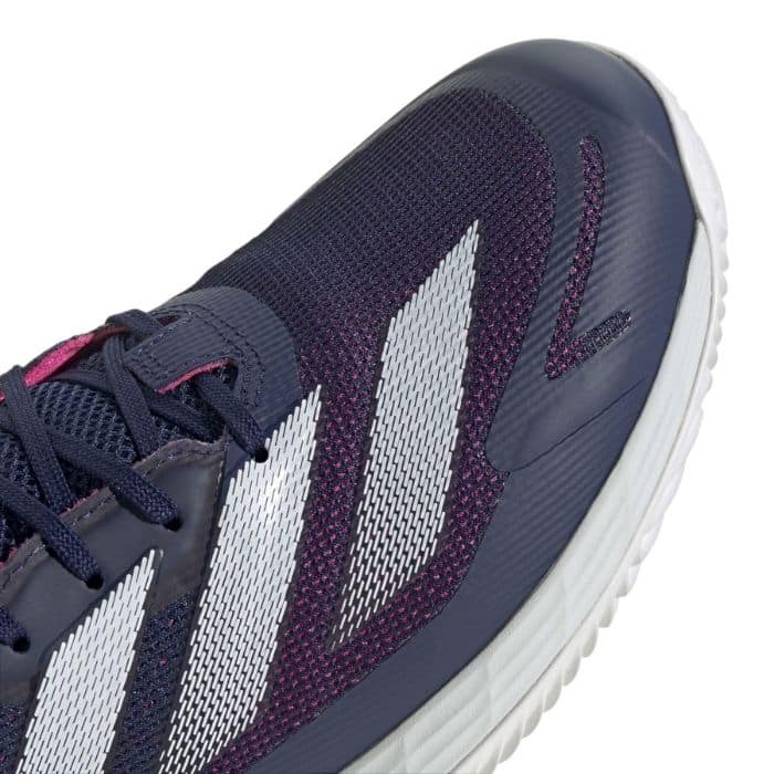 Detalle de las zapatillas Adidas