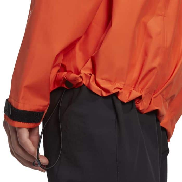 Detalle de la chaqueta Adidas Terrex