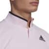 Detalle del cuello del polo