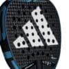 Plano detalle de la Pala Adidas Cross It Carbon de Maxi Arce