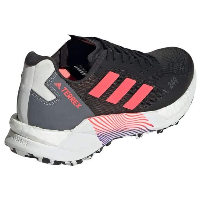 Lateral de las Zapatillas Adidas Terrex para trail running de mujer