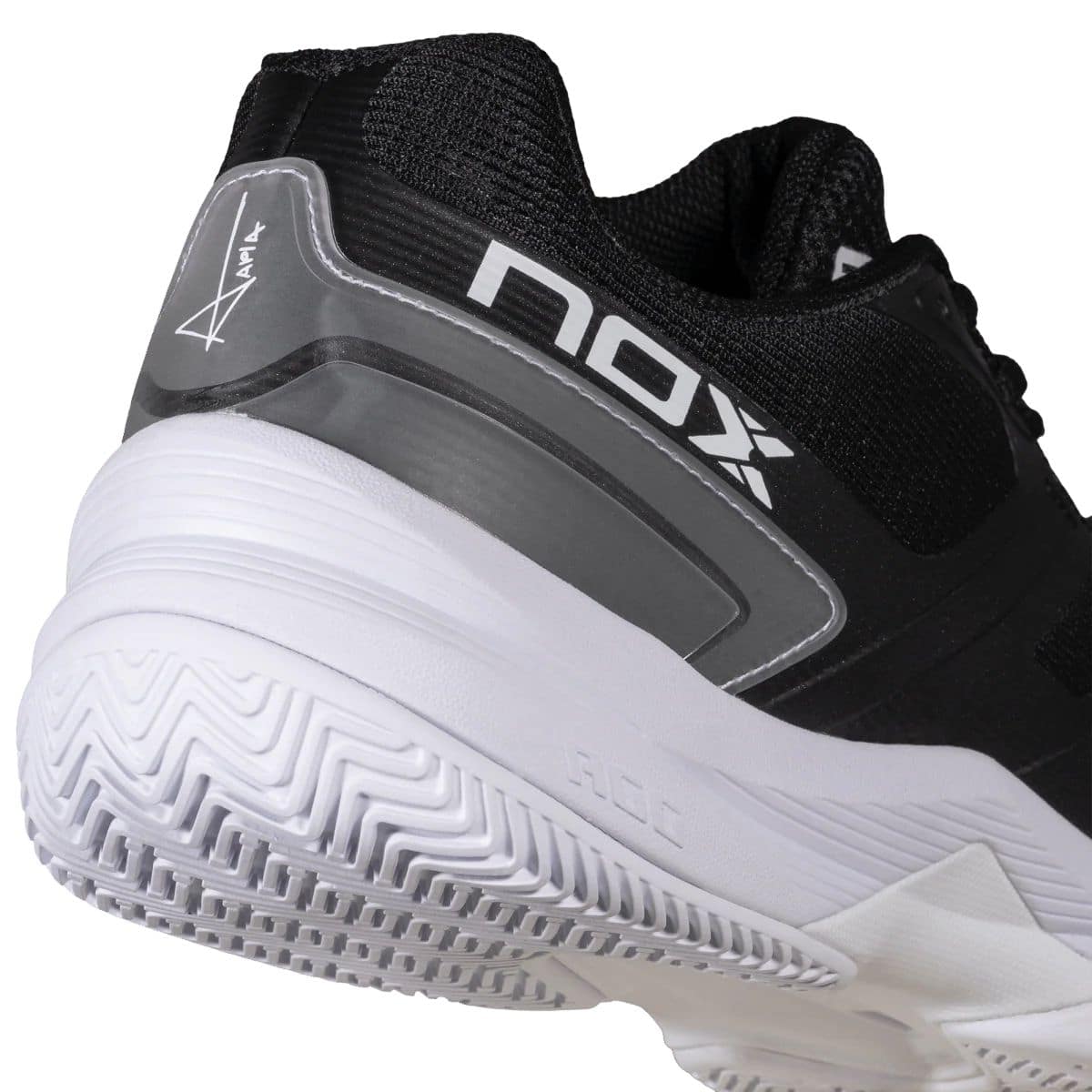 Detalle de las Zapatillas NOX AT10 Pro Negras