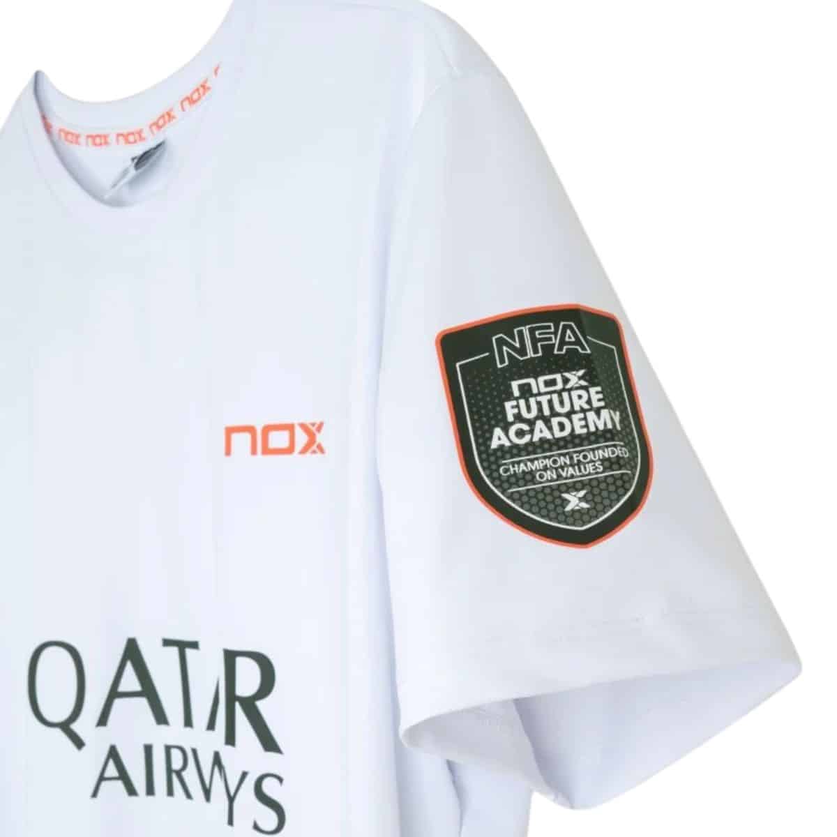 Detalle de la Camiseta NOX AT10 Oficial Agustín Tapia Blanca