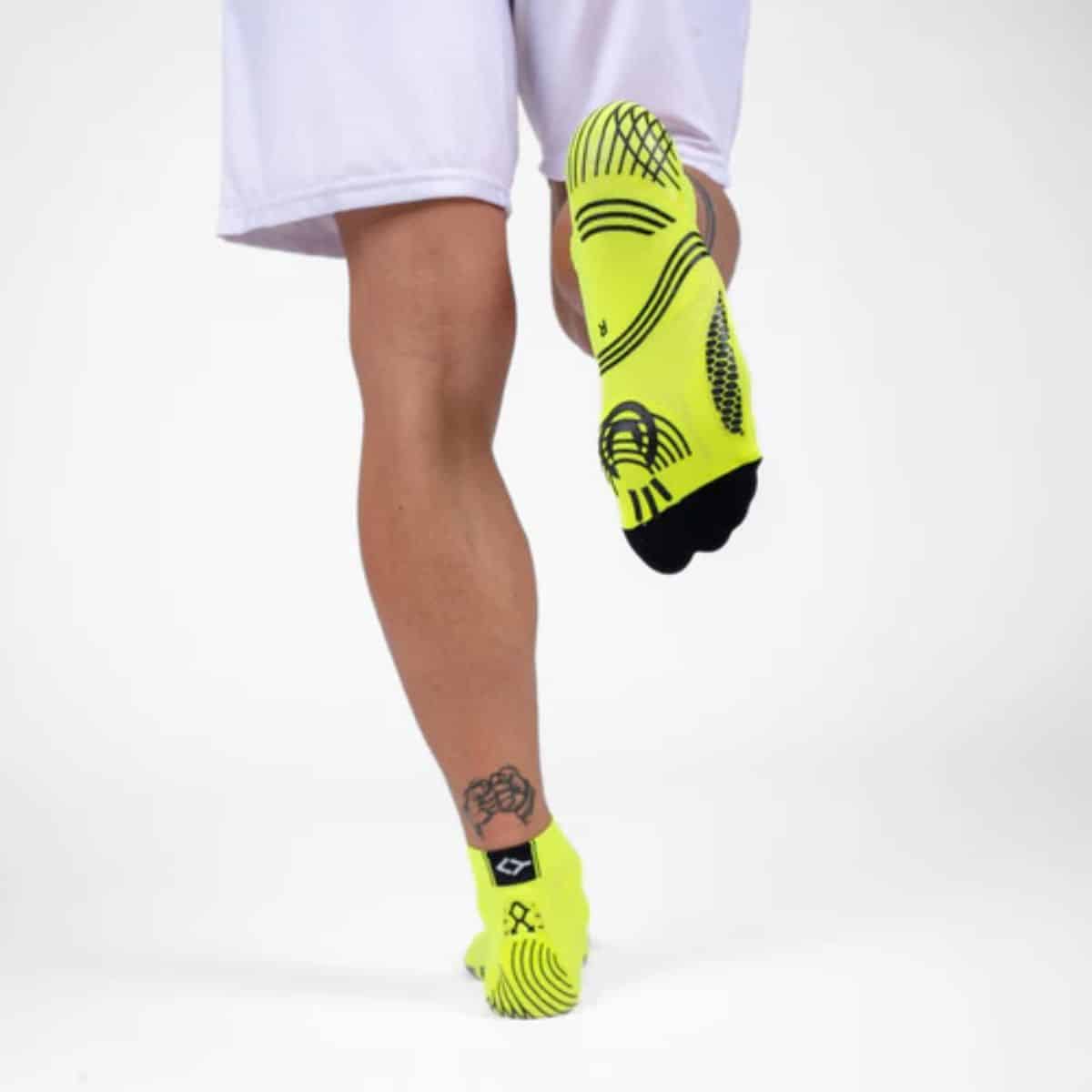 Detalle de los Calcetines Floky GRF Short Amarillo Flúor