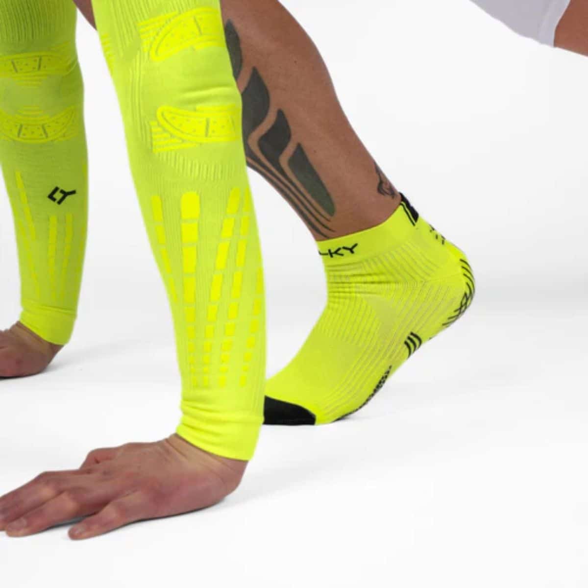Detalle de los Calcetines Floky GRF Short Amarillo Flúor