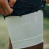 Detalle de los Shorts Floky Activator Blancos